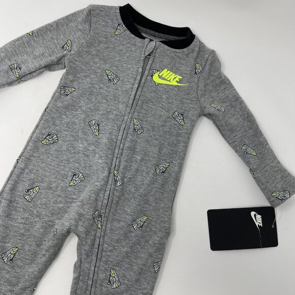 NEW Nike Footie Pajamas Baby Boy Size 3mo 3 Months Gray Sneakers Print Sleeper - Picture 4 of 12